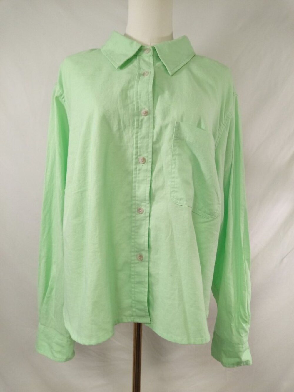 NWT Universal Thread Goods Co. Women's Vibrant Mint Green Button Down Cropped F